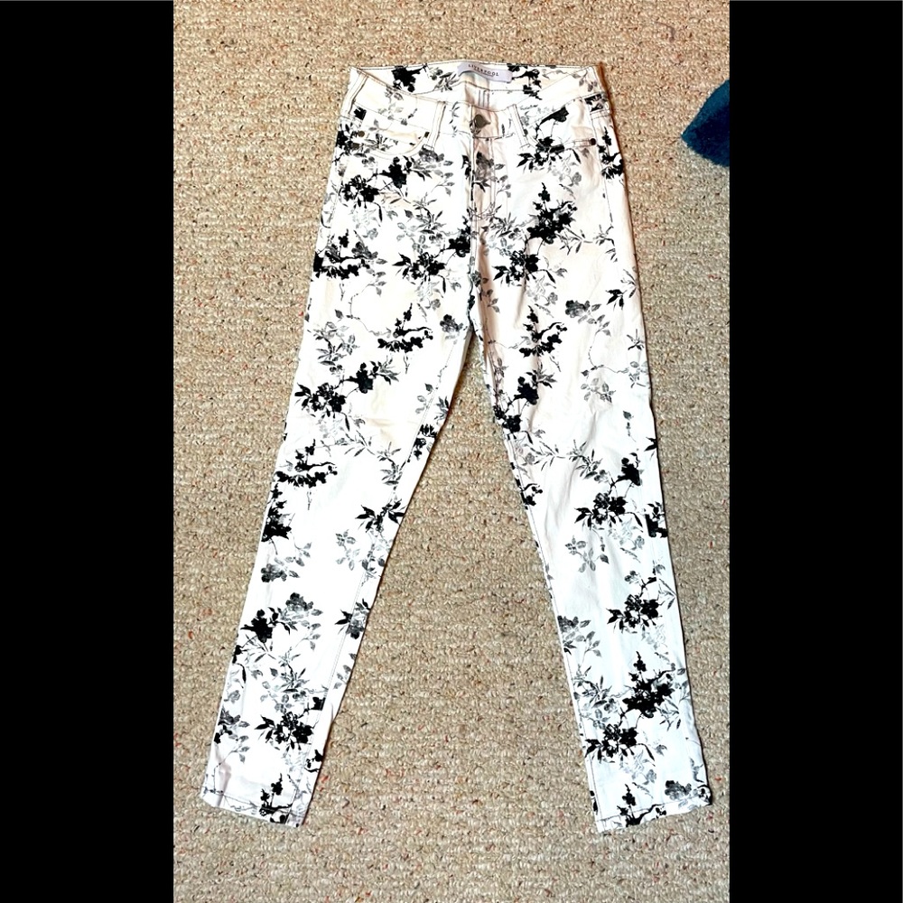 Liverpool Jean Company Size 2 black/white pants.